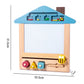 Enfant utilisant une planche Montessori pour tracer des lettres