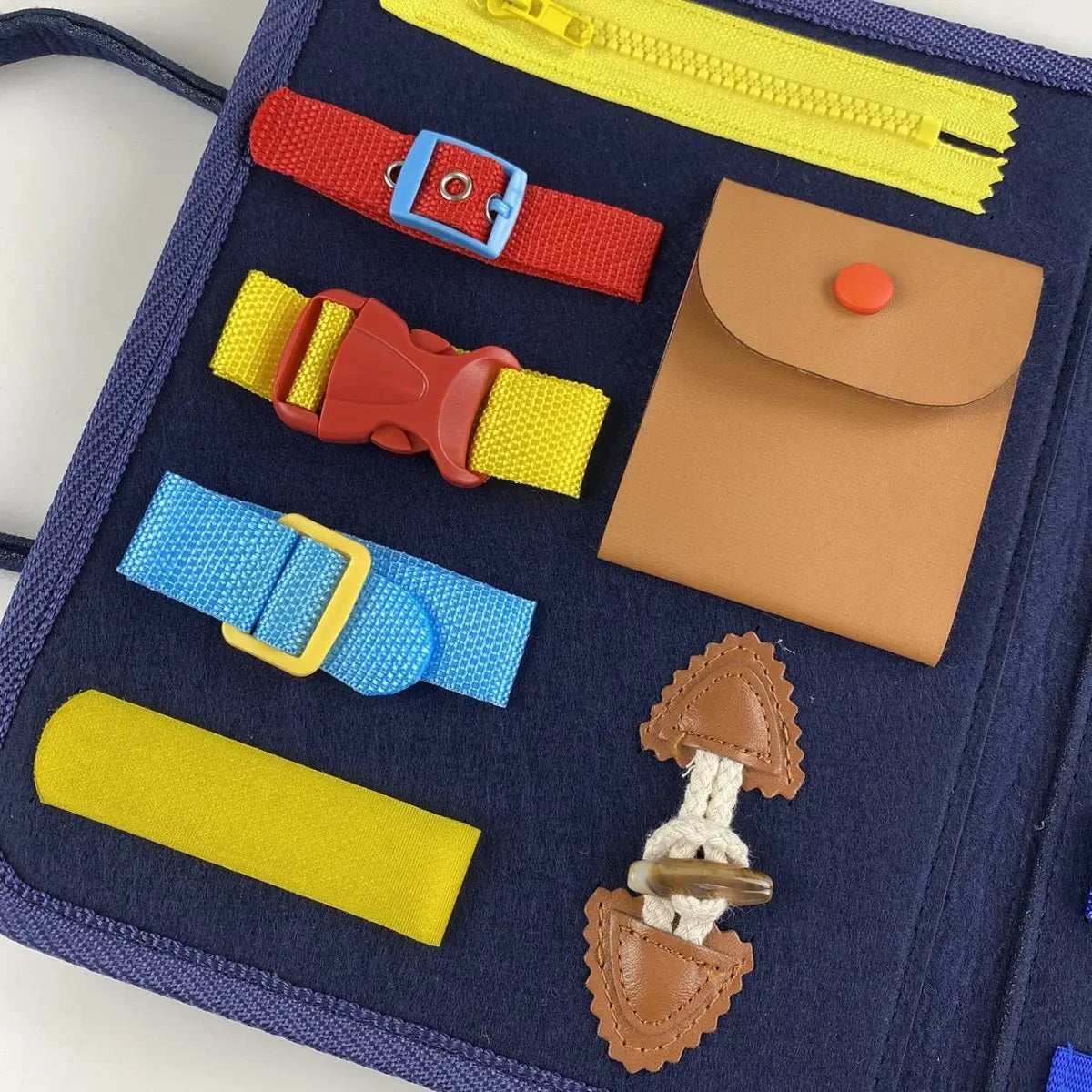 Planche Montessori avec fermetures éclair et boucles colorées