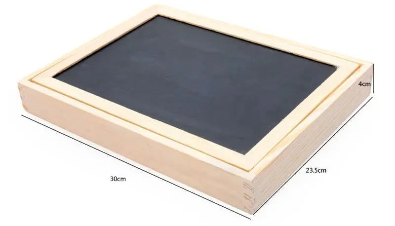 Ensemble de pièces magnétiques à thème sur un fond en bois