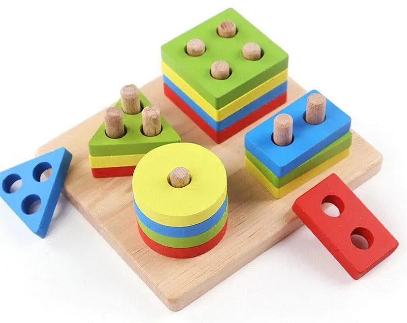 Détails des formes géométriques en bois sur le plateau éducatif