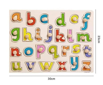 Gros plan sur des lettres colorées du tableau Montessori