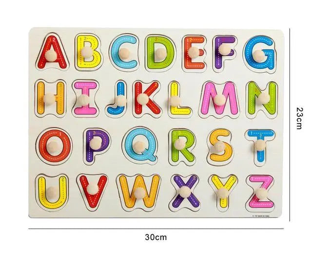 Puzzle en bois avec lettres colorées sur un plateau