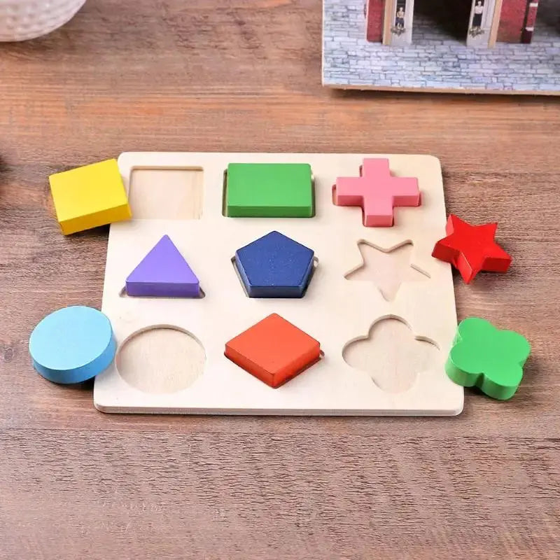 Puzzle éducatif en bois montrant différentes formes géométriques
