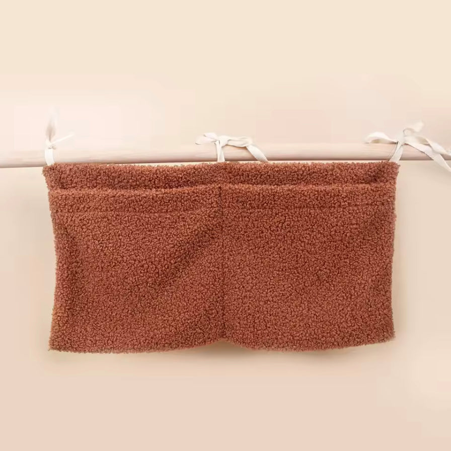 Poche de lit marron pour berceau, design pratique et élégant