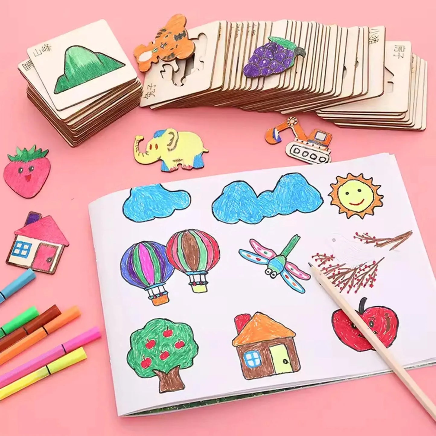 Pochoirs Montessori en bois avec motifs variés