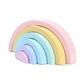 Puzzle en bois pastel avec arcs empilés en arc-en-ciel