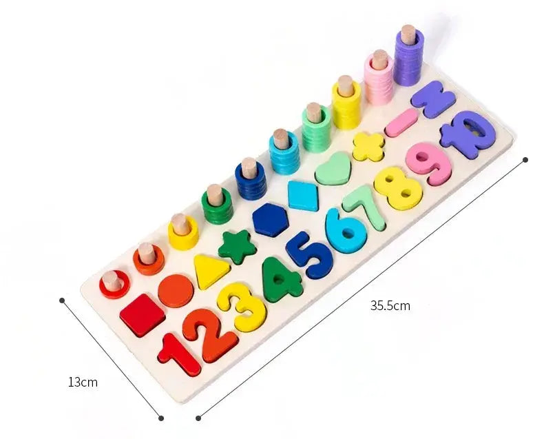 Enfant jouant avec un puzzle éducatif en bois