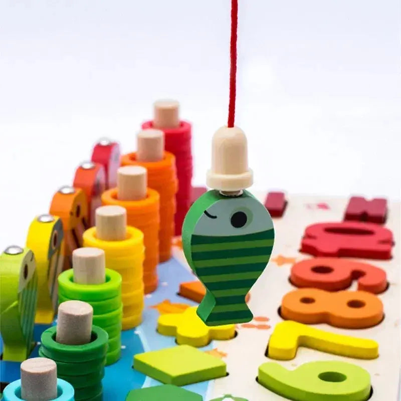 Puzzle en bois avec chiffres colorés et poissons magnétiques