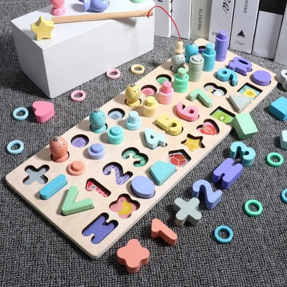 Enfant jouant avec un puzzle éducatif en bois