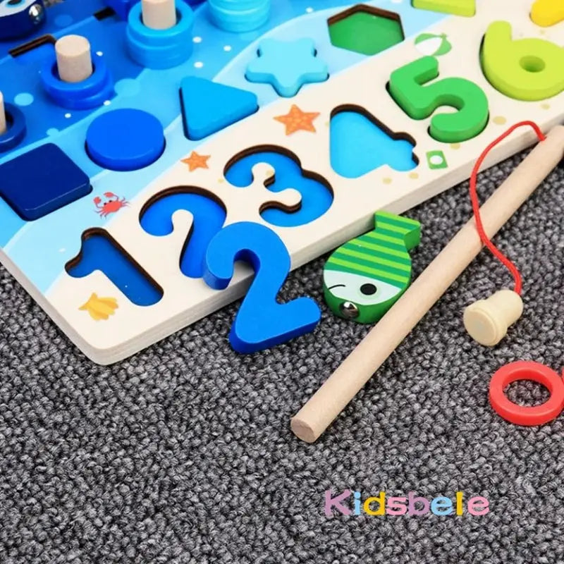Détails de pièces de puzzle en bois, chiffres et formes à encastrer