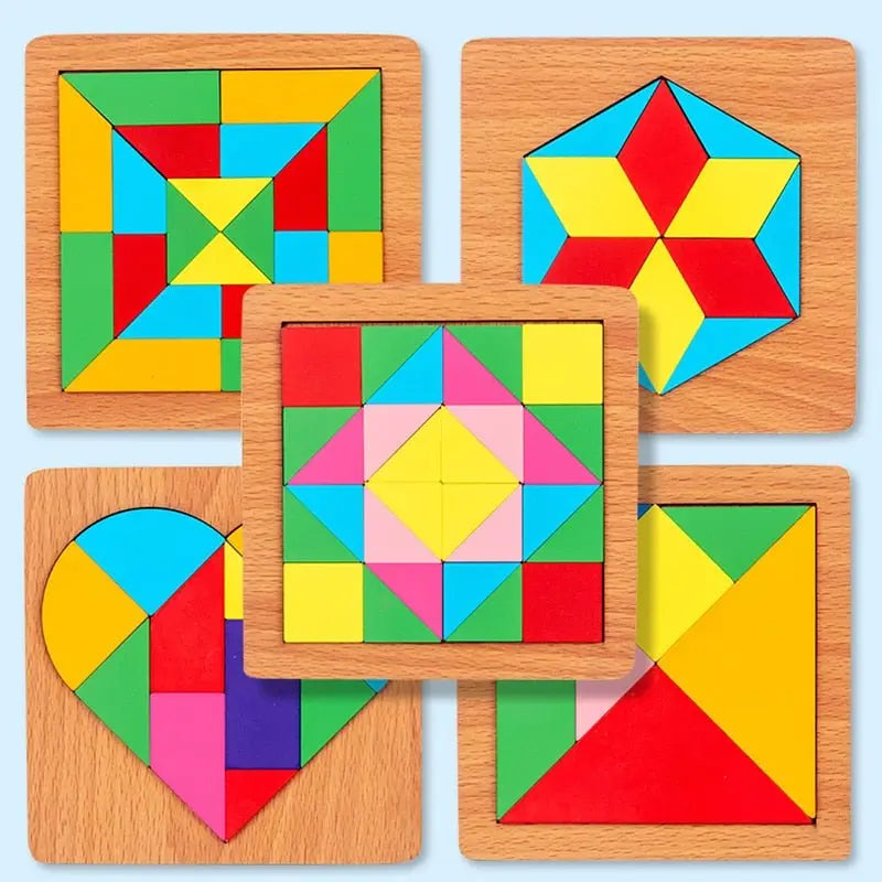 Pièces Tangram multicolores alignées sur un plateau en bois