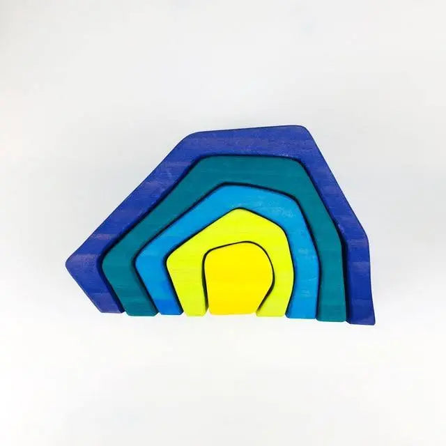 Détails des finitions lisses des pièces en bois Montessori