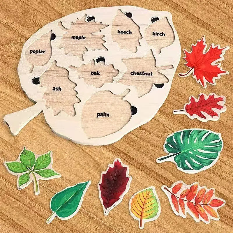 Enfant jouant avec un puzzle de feuilles en bois