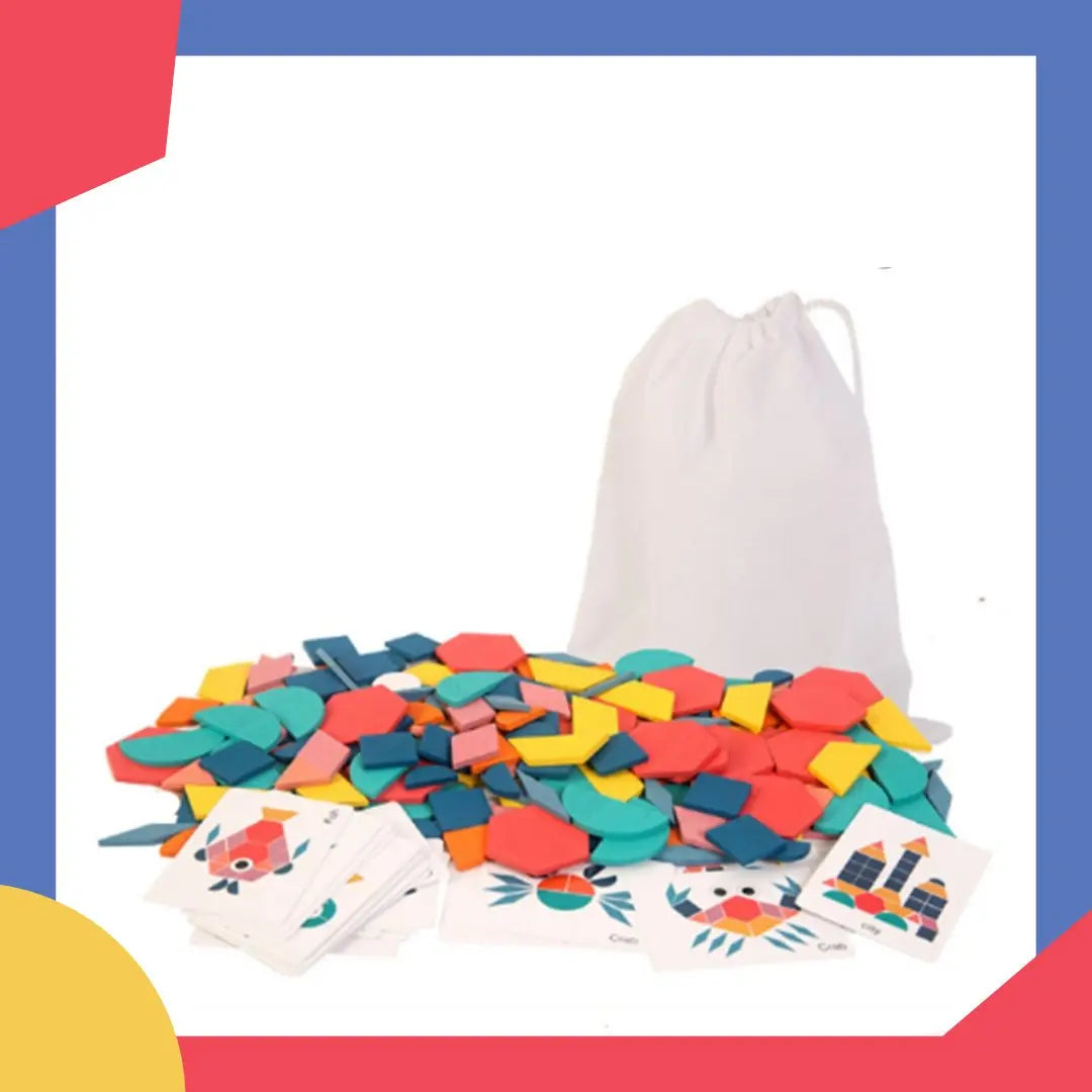 Vue rapprochée de pièces de puzzle en bois multicolores