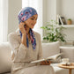 Vue rapprochée du foulard chimio élégant à motifs