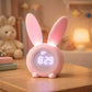 Réveil lapin LED avec oreilles lumineuses sur fond blanc