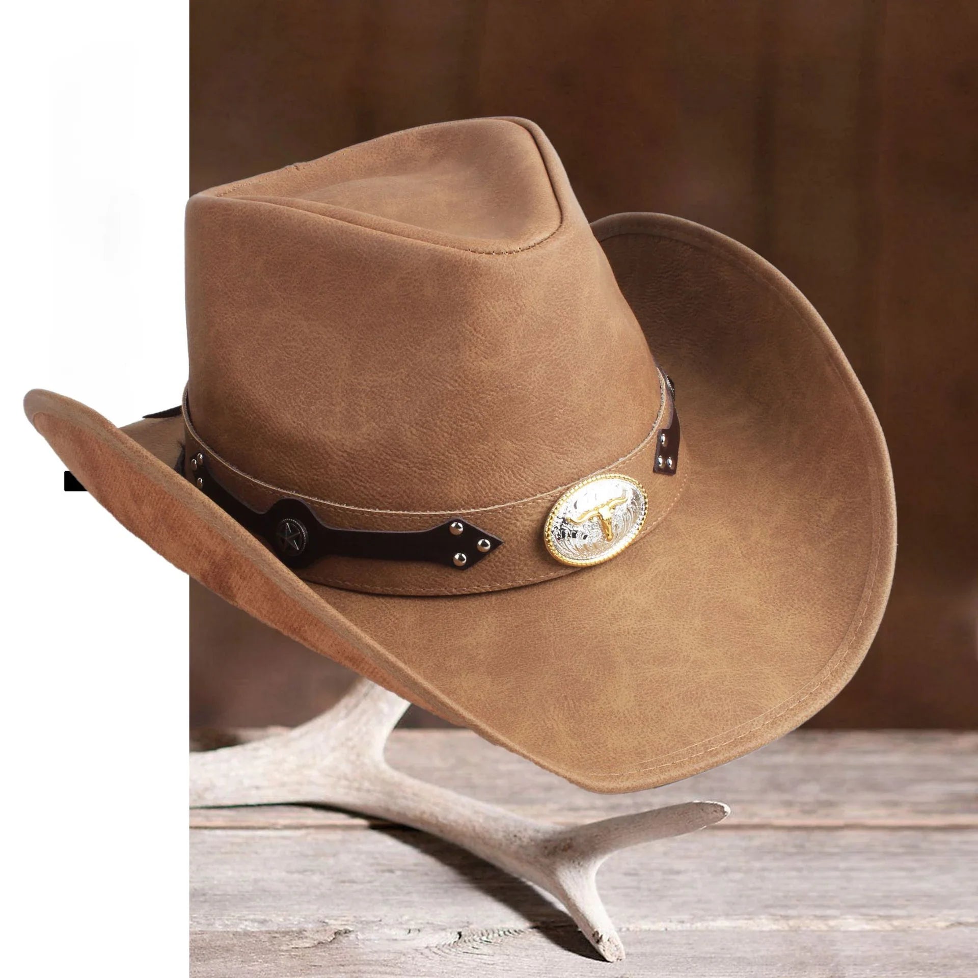 Vue latérale d'un chapeau cowboy en cuir noir
