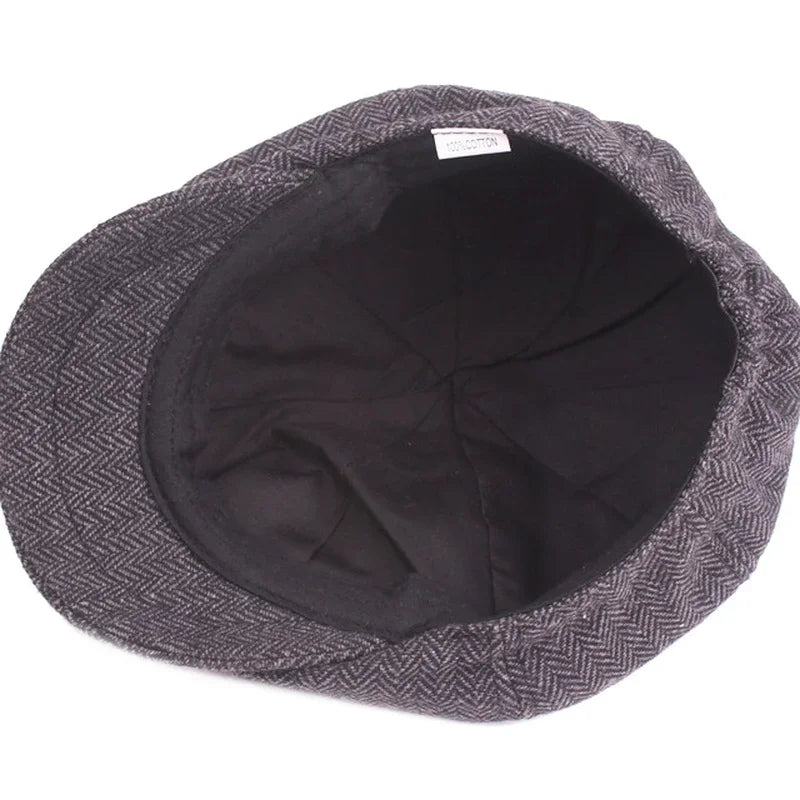Gros plan sur la texture en laine d'une casquette beige
