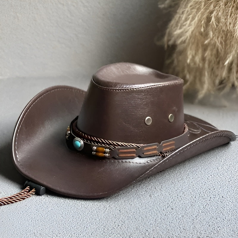 Chapeau cowboy posé sur une surface en bois