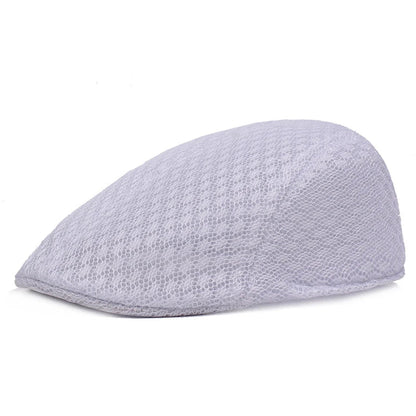Détail d'une couture sur un béret en tissu gris