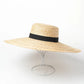 Détail du tressage fin du chapeau de paille