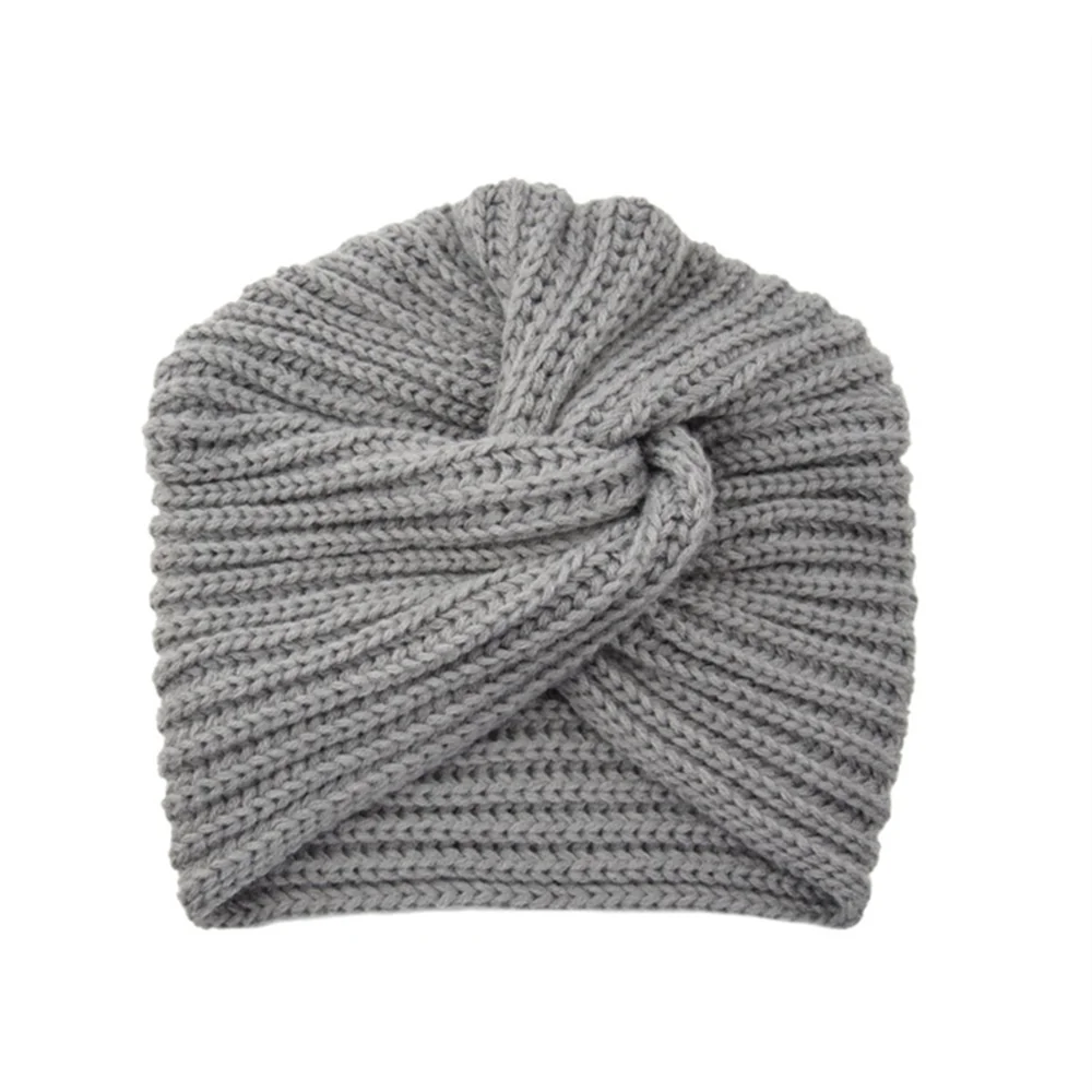 Détail de la maille torsadée du bonnet en laine