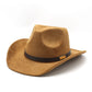Chapeau cowboy avec ombre projetée sur le sol