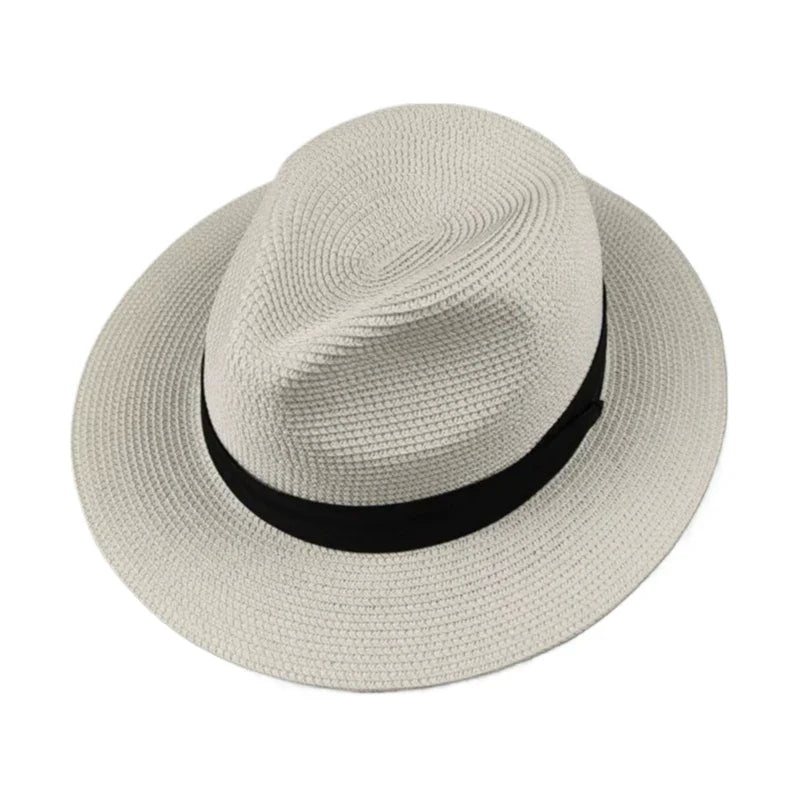 Chapeau Panama porté en extérieur, lumière naturelle