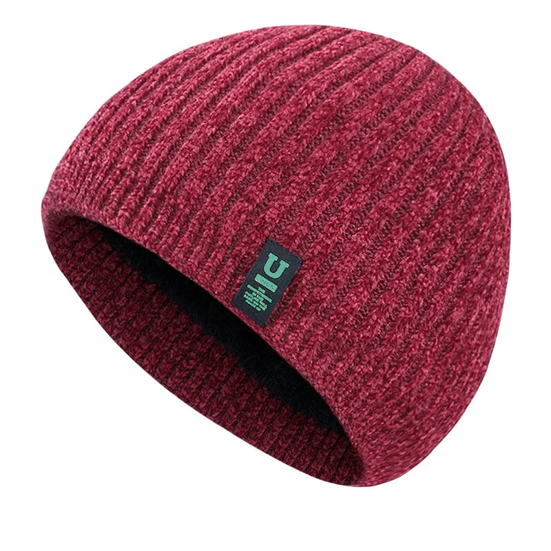 Bonnet en tricot rouge avec bord replié