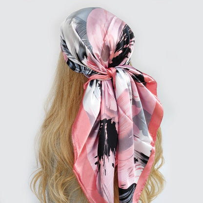 Foulard carré rose, idéal pour accessoire de mode ou chimio