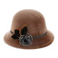 Intérieur du chapeau cloche, doublure soyeuse visible