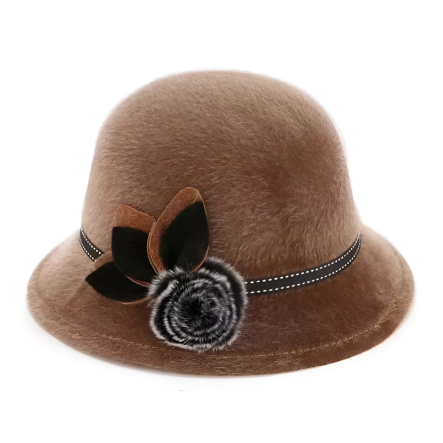 Intérieur du chapeau cloche, doublure soyeuse visible