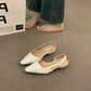 Ballerines posées sur une surface en bois, vue d'ensemble