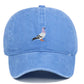 Détail de la broderie oiseau sur casquette urbaine