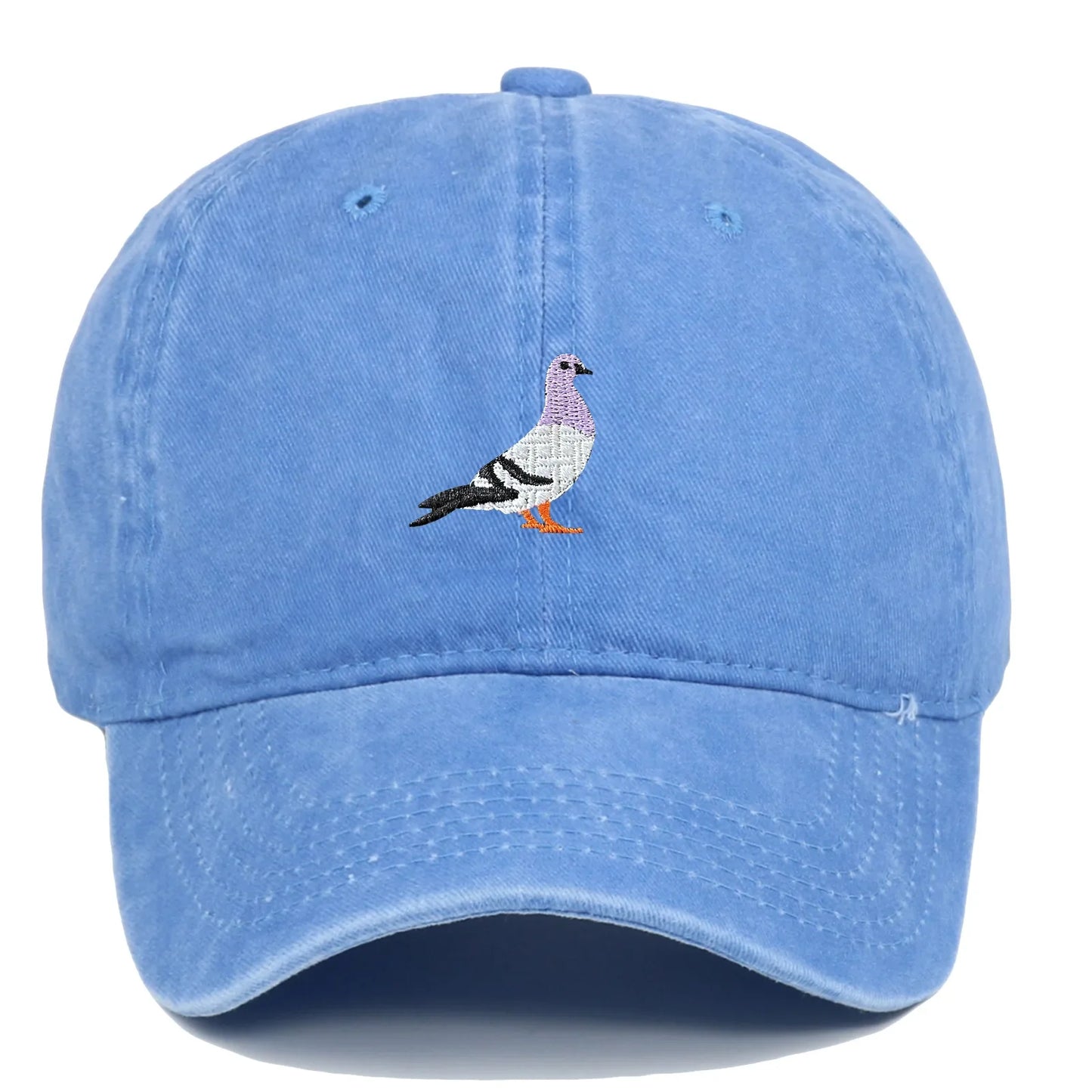 Détail de la broderie oiseau sur casquette urbaine