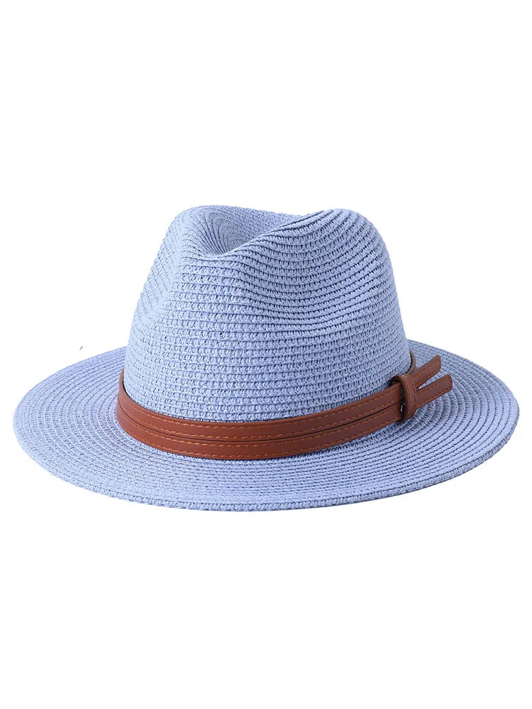 Chapeau Panama sur fond de ciel bleu