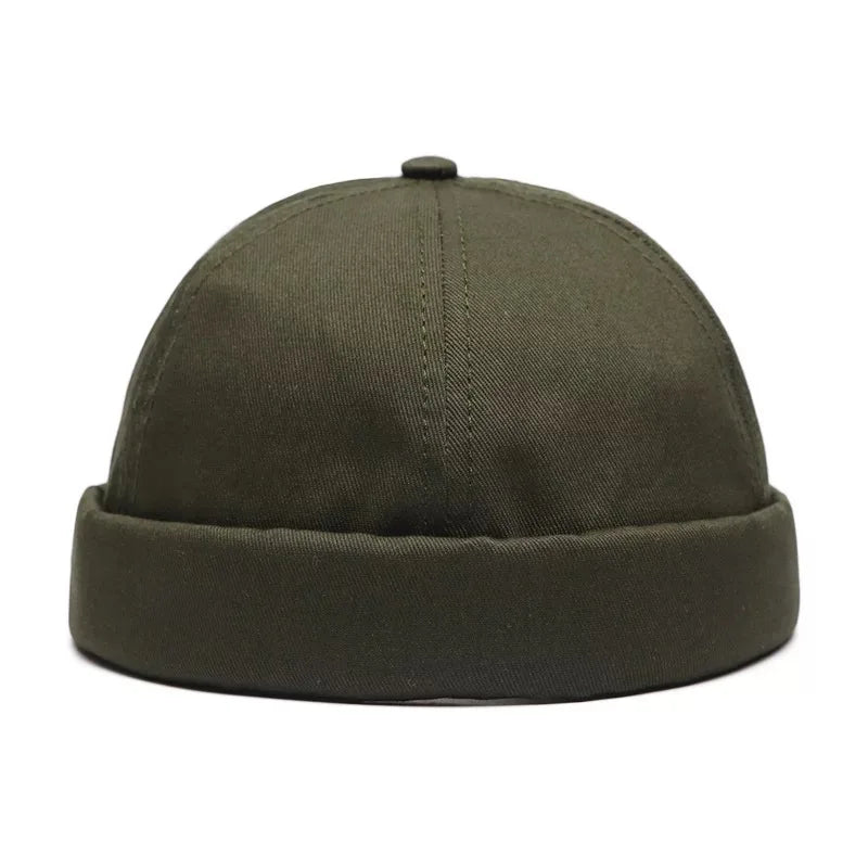 Bonnet beige ajustable avec design épuré