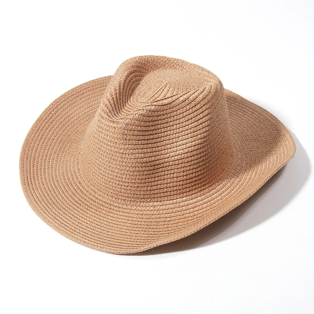 Chapeau de paille avec large bord, posé sur chaise