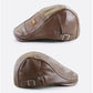 Vue de côté d'un béret en cuir marron ajustable