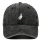 Vue de profil d'une casquette avec broderie oiseau