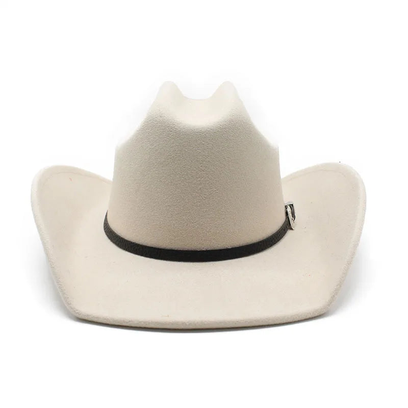 Gros plan sur la texture du cuir d'un chapeau cowboy