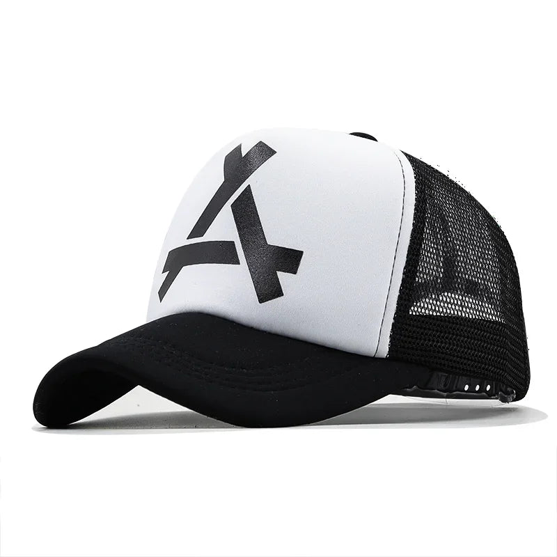 Casquette beige avec visière contrastante et design épuré