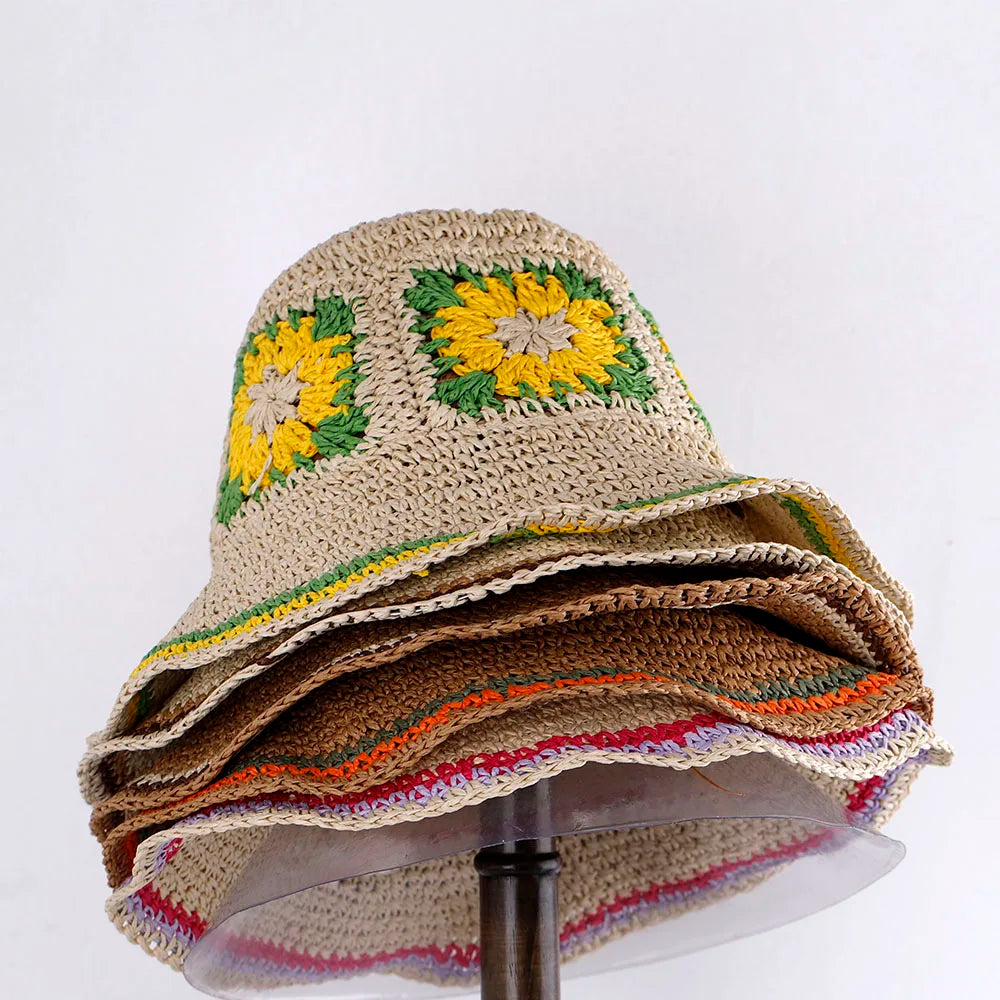 Vue latérale d'un chapeau de paille avec large bord