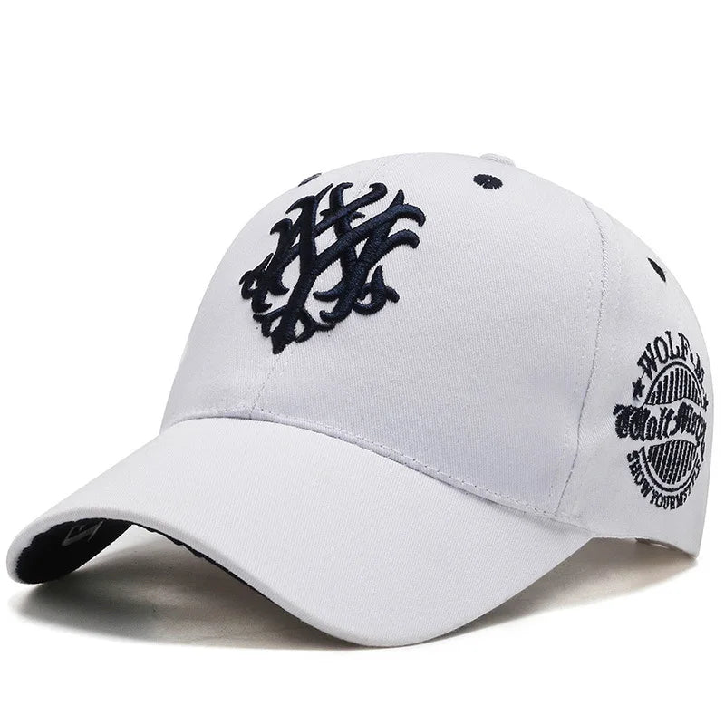 Vue de dessus d'une casquette noire, intérieur visible