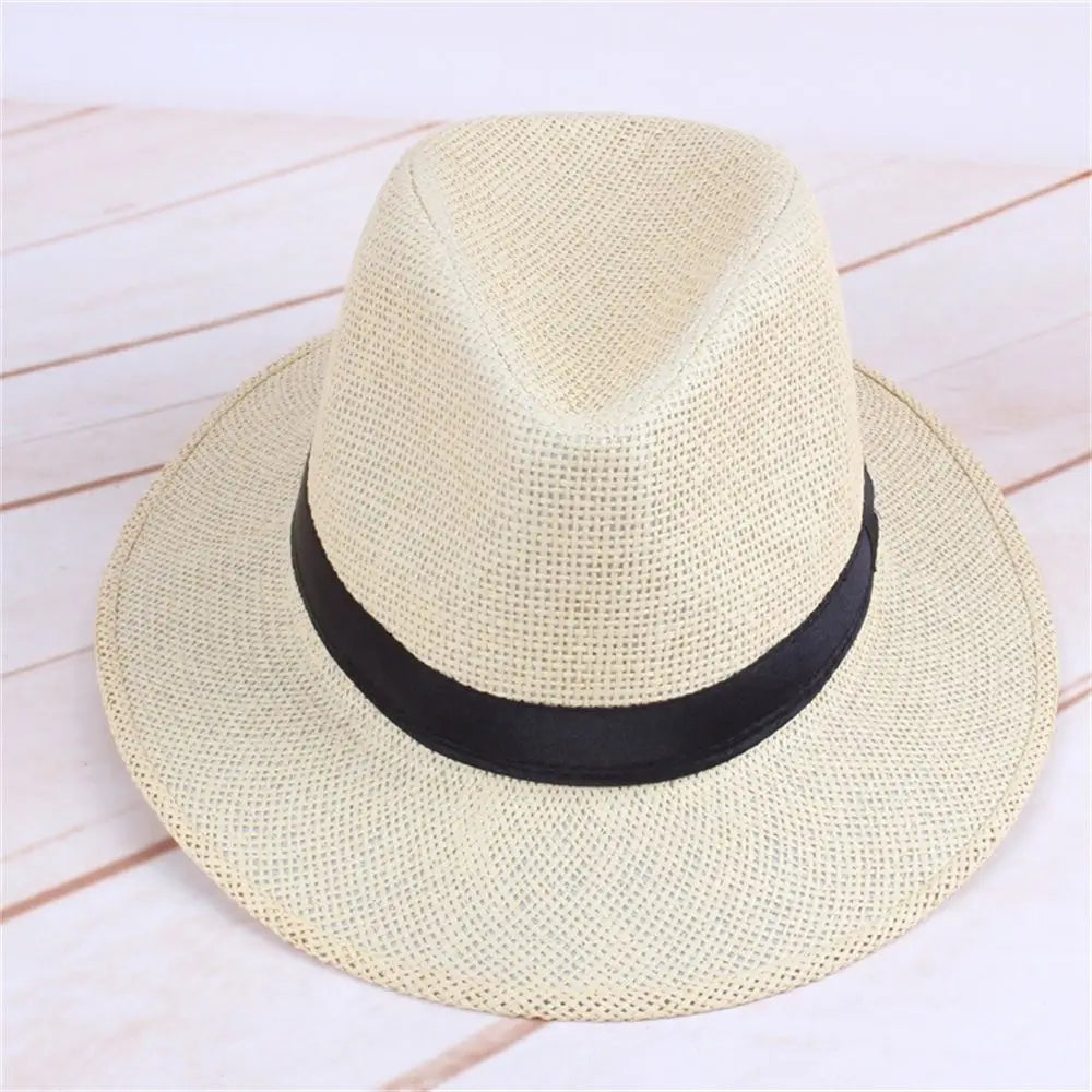 Gros plan sur le tissage serré d'un chapeau de paille