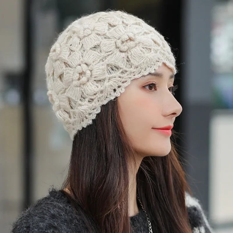 Bonnet en laine avec motif floral rétro élégant