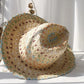 Chapeau bohème en paille, motif croix visible