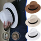 Zoom sur le bord rigide du chapeau Panama