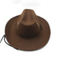Chapeau cowboy en cuir avec ombre portée