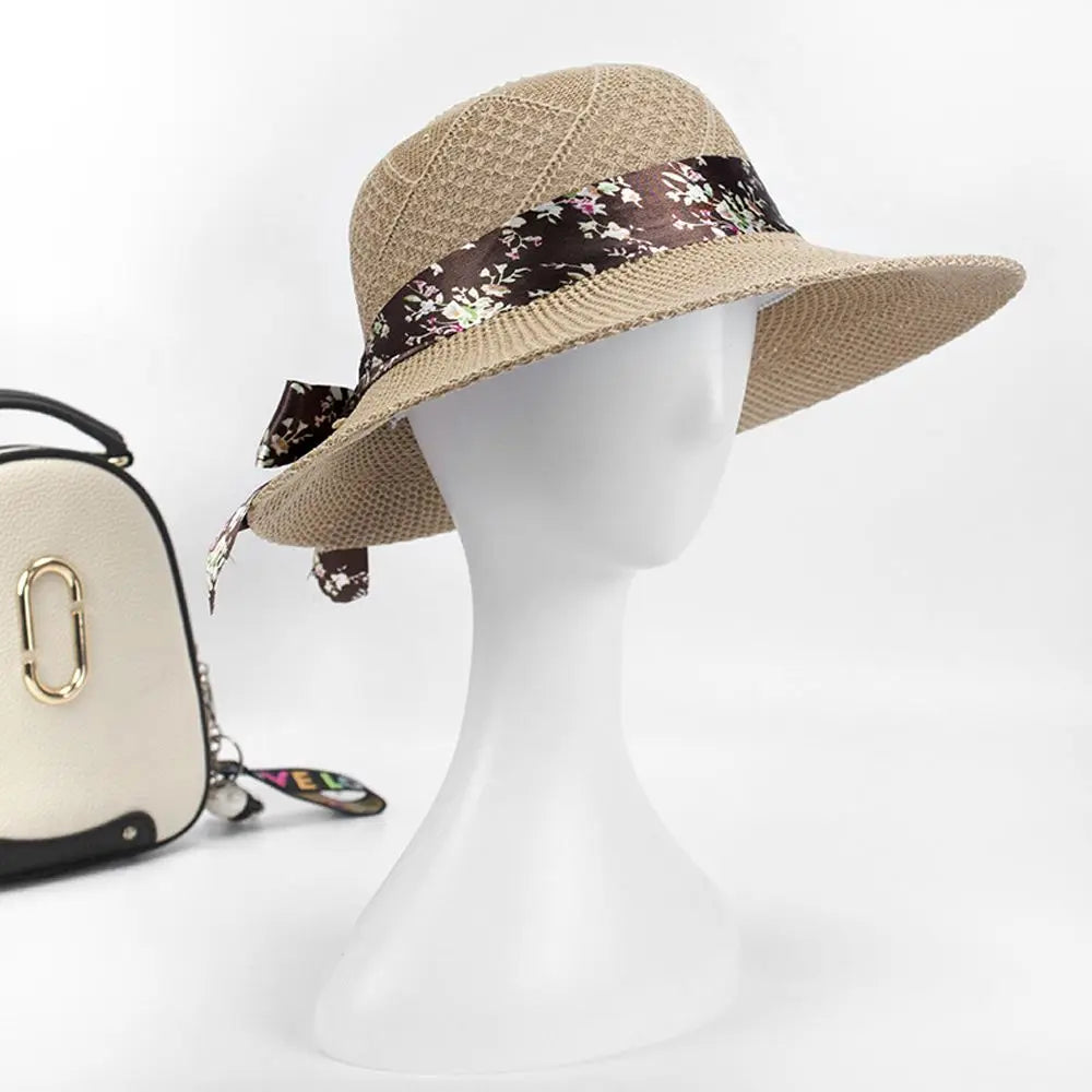 Chapeau de paille avec ombre portée, ambiance estivale